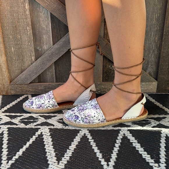 *NWOT* Mago | Floral Lace Up Leather Espadrilles - Picture 2 of 5